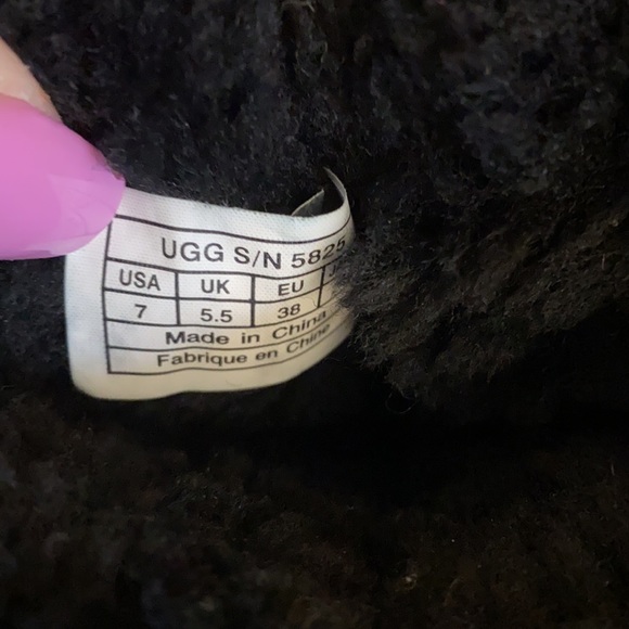 Short black UGG boots size 7 - Picture 5 of 5